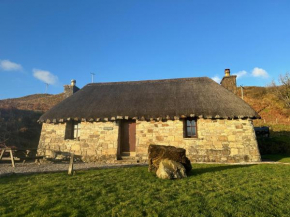 Tigh Mairi at Mary's Thatched Cottages